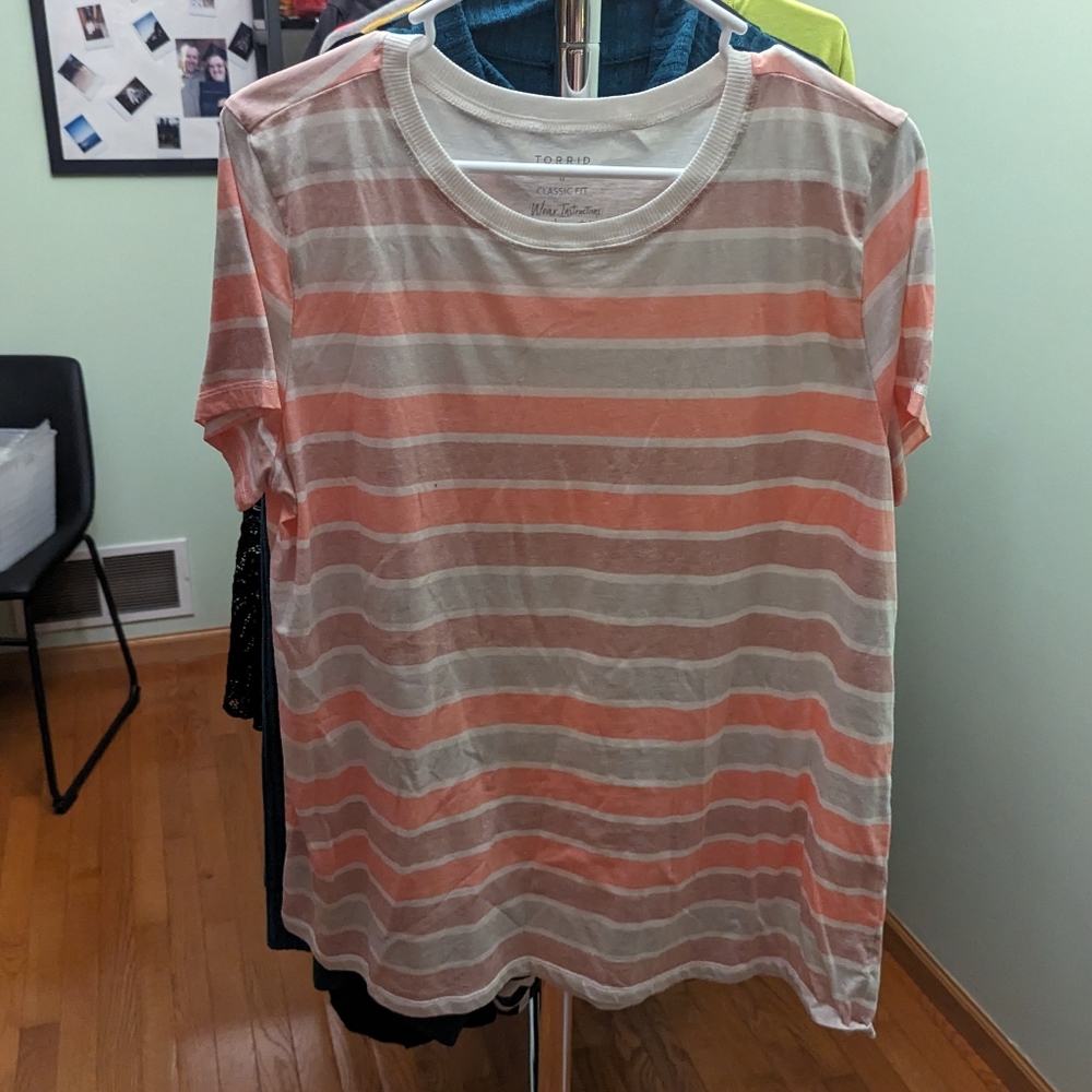 💙Torrid Classic Fit striped short sleeved top 0